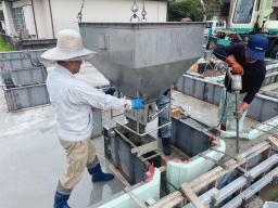 立ち上りｺﾝｸﾘｰﾄ打設
................................
 