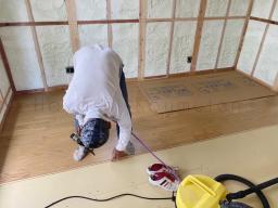 2階部分の床
音防止のため
石膏ﾎﾞｰﾄﾞを敷き
その上に床板貼り
𓈒𓐍𓂃𓈒𓂂𖤣𖤥𖠿................
　