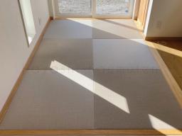 畳の搬入
ｶﾗｰ畳（灰桜色）
𓈒𓐍𓂃𓈒𓂂𖤣𖤥𖠿................
 