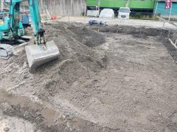 遣り方・床堀り
砕石敷き・転圧
𓈒𓐍𓂃𓈒𓂂𖤣𖤥𖠿................