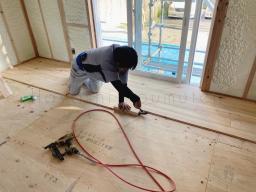 床板の施工/1階
ボルドーパイン無垢床 
...............𖠿𖤣𖤥𓈒𓂂𓂃𓈒𓐍