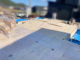 升目状の木材の上に構造用合板を敷き込んで土台敷き完了です！---- COPYRIGHT©2022 霧島市 TDホーム霧島（有）林工務店 ----