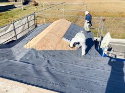 屋根合板を敷き込んだあとは、ルーフィングと言う防水シートをかぶせます。---- COPYRIGHT©2022 霧島市 TDホーム霧島（有）林工務店 ----