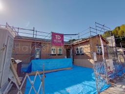 ノボパンの施工が行なわれました！「ノボパン」とは、写真の茶色い壁材の事です。耐力面材と呼ばれるもので、1枚のパネルで柱や桁などを繋ぐことで筋違いの代わりになり、地震などの横揺れに強い家にすることができます！---- COPYRIGHT©2022 霧島市 TDホーム霧島（有）林工務店 ----