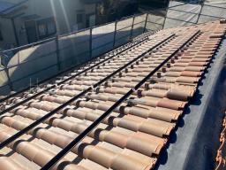 南面は太陽光パネルを設置するので架台の取付も同時に行われました！---- COPYRIGHT©2022 霧島市 TDホーム霧島（有）林工務店 ----