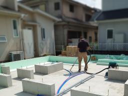 しっかりと養生期間をおいて型枠が解体されました！基礎内を綺麗にお掃除---- COPYRIGHT©2021 霧島市 TDホーム霧島（有）林工務店 ----