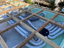 24時間換気システムの機械設置が行なわれましたヾ(=^▽^=)ノ 換気システムは、機械による給気、排気を行ない、熱交換器を通すことで熱損失を少なくできる換気です(o^∇^o)ﾉしかも綺麗な空気だけを取り込むことができるので体に優しい換気になっています！---- COPYRIGHT©2021 霧島市 TDホーム霧島（有）林工務店 ----