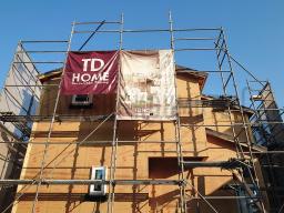 ノボパンの施工が行なわれました！「ノボパン」とは、写真の茶色い壁材の事です。耐力面材と呼ばれるもので、1枚のパネルで柱や桁などを繋ぐことで筋違いの代わりになり、地震などの横揺れに強い家にすることができます！---- COPYRIGHT©2021 霧島市 TDホーム霧島（有）林工務店 ----