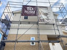 サイディングの取り付けが行なわれました！ミルク色とキャロット色のタイル調サイディングを貼り分けてます。---- COPYRIGHT©2021 霧島市 TDホーム霧島（有）林工務店 ----