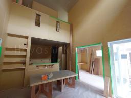 壁ボードや天井ボード、建具枠などの内部工事が行われてすっかりお部屋感が分かるようになりました！---- COPYRIGHT©2022 霧島市 TDホーム霧島（有）林工務店 ----