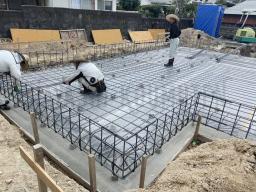 鉄筋組みを行ないました！コンクリートの中に鉄筋を組み込むことでコンクリートを強くしています！---- COPYRIGHT©2021 霧島市 TDホーム霧島（有）林工務店 ----