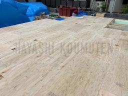 升目状の木材の上に構造用合板を敷き込んで土台敷き完了です！---- COPYRIGHT©2021 霧島市 TDホーム霧島（有）林工務店 ----