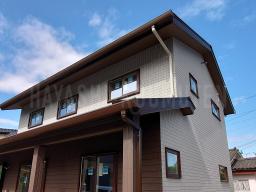 雨樋を取り付け、足場も外されました！ 外壁工事はこれで完了です！---- COPYRIGHT©2021 霧島市 TDホーム霧島（有）林工務店 ----