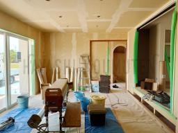 クロス工事が開始されました。いきなりクロスを貼るのではなく、下処理のパテ塗り作業が行なわれます！---- COPYRIGHT©2021 霧島市 TDホーム霧島（有）林工務店 ----