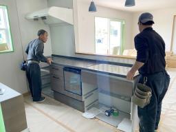 キッチンの取り付けが行なわれました！---- COPYRIGHT©2021 霧島市 TDホーム霧島（有）林工務店 ----