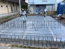 コンクリートを打設する部分に鉄筋を組みます。 コンクリートと鉄筋が組み合わさることで強い基礎になります！---- COPYRIGHT©2020 霧島市 TDホーム霧島（有）林工務店 ----