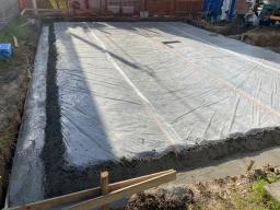 防湿シートを全体に被せ、周りはコンクリートを打設します！---- COPYRIGHT©2020 霧島市 TDホーム霧島（有）林工務店 ----