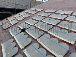 材料を屋根に上げて並べてあります！---- COPYRIGHT©2020 霧島市 TDホーム霧島（有）林工務店 ----