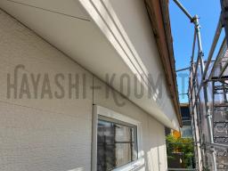 軒裏には「軒天ボード」と言う仕上げ材が貼られます！屋根の側面部分は破風と言う場所で、ここには「破風サイディング」と言う仕上げ材を取り付けます。---- COPYRIGHT©2020 霧島市 TDホーム霧島（有）林工務店 ----