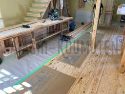 床板の施工が進められました！杉の無垢材が貼られました！---- COPYRIGHT©2020 霧島市 TDホーム霧島（有）林工務店 ----