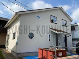 足場が解体されて、すっきりとした外観がお目見えしました！---- COPYRIGHT©2020 霧島市 TDホーム霧島（有）林工務店 ----