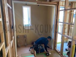 建具枠の取り付けが行なわれました！---- COPYRIGHT©2020 霧島市 TDホーム霧島（有）林工務店 ----