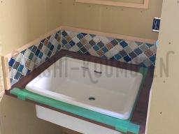 造作洗面にコラベルタイルを取り付けました！---- COPYRIGHT©2020 霧島市 TDホーム霧島（有）林工務店 ----