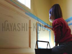 クロス工事前の内部塗装！モールディングをあしらった腰壁にブルーグレーのペイントを♩---- COPYRIGHT©2020 霧島市 TDホーム霧島（有）林工務店 ----