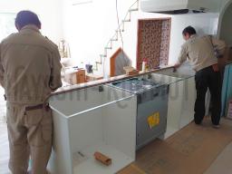 クロス工事が完了した後、キッチンの設置も行なわれました(*´∇｀*) キッチンはIKEAキッチンを使って造作キッチンです！---- COPYRIGHT©2020 霧島市 TDホーム霧島（有）林工務店 ----