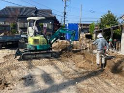 基礎を作る所を掘る「床掘り」と言う作業が行なわれました。---- COPYRIGHT©2020 霧島市 TDホーム霧島(有)林工務店 ----