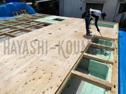 升目状の木材の上に構造用合板を敷き込んで土台敷き完了です!---- COPYRIGHT©2020 霧島市 TDホーム霧島(有)林工務店 ----