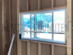 取り付けてる窓はYKKAPのAPW330と言う商品です!家の中で窓が一番熱の出入りが多いので、性能の良い窓を 取り付けることで快適に過ごすことができます!---- COPYRIGHT©2020 霧島市 TDホーム霧島(有)林工務店 ----