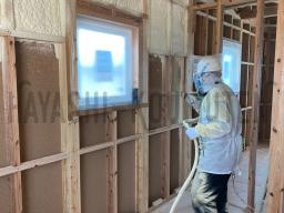 発泡ウレタン断熱材の施工が行なわれました!---- COPYRIGHT©2020 霧島市 TDホーム霧島(有)林工務店 ----