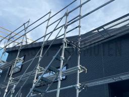 「軒天ボード」や「破風」という仕上げ材が取り付けられました!外部を黒で統一したブラックモダンになりました!---- COPYRIGHT©2020 霧島市 TDホーム霧島(有)林工務店 ----