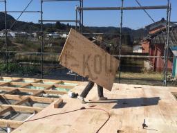 升目状の木材の上に構造用合板を敷き込んで土台敷き完了です！---- COPYRIGHT©2020 霧島市 TDホーム霧島（有）林工務店 ----