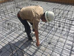 鉄筋組みが終わると、配筋検査です！ 図面通りに鉄筋が組まれているか、鉄筋同士の間隔や繋ぎ目の被り長さ など色々な項目が検査されました！---- COPYRIGHT©2019 霧島市 TDホーム霧島（有）林工務店 ----