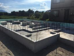 基礎の周りの土を埋め戻して、綺麗に整地して基礎工事が完了です！地震に強いベタ基礎です！---- COPYRIGHT©2019 霧島市 TDホーム霧島（有）林工務店 ----