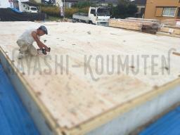 土台の上に構造用合板を設置しました！この合板を土台、大引きに釘留めすることで地震などの横揺れに強い構造になります！---- COPYRIGHT©2019 霧島市 TDホーム霧島（有）林工務店 ----