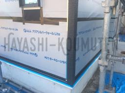 外壁を貼る前に遮熱シートを施工します。家全体を包み込んで、家の断熱性を高めています！---- COPYRIGHT©2019 霧島市 TDホーム霧島（有）林工務店 ----