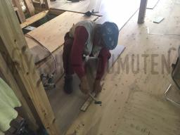 床板の施工が進められました！サテンチェリーという柄のフローリング材が施工されます。---- COPYRIGHT©2019 霧島市 TDホーム霧島（有）林工務店 ----