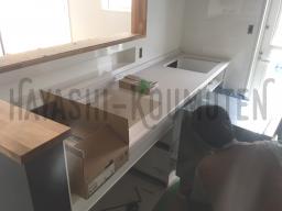 キッチンの取り付けが行なわれました---- COPYRIGHT©2020 霧島市 TDホーム霧島（有）林工務店 ----