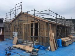 建て方が完了したN様邸では、ノボパンの施工が行なわれました！「ノボパン」とは茶色い板です！「耐力面材」と呼ばれていて、この板を決められた間隔で釘留めして柱、土台、桁を一体にすることで地震などの横揺れに強い家になります！---- COPYRIGHT©2019 霧島市 TDホーム霧島（有）林工務店 ----