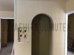 アール壁やニッチの造作が行われました---- COPYRIGHT©2019 霧島市 TDホーム霧島（有）林工務店 ----