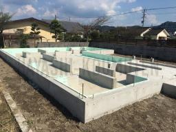 型枠が解体されて基礎が完成しました。しっかりとした強い基礎ができあがりました。 ---- COPYRIGHT©2018 霧島市 TDホーム霧島（有）林工務店 ----