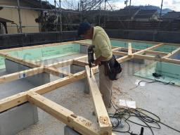 大工さんの工事が開始です！家の土台となる木材を基礎の上に設置する工事が行なわれました ---- COPYRIGHT©2018 霧島市 TDホーム霧島（有）林工務店 ----