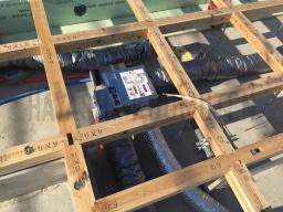 換気システムの機械設置も行なわれました。 ---- COPYRIGHT©2018 霧島市 TDホーム霧島（有）林工務店 ----