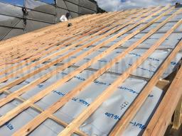 垂木と言う屋根合板を乗せるための木材を取り付けます---- COPYRIGHT©2018 霧島市 TDホーム霧島（有）林工務店 ----