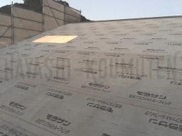 垂木の上に屋根合板を敷き込み、ルーフィングと言う防水シートをかぶせます---- COPYRIGHT©2018 霧島市 TDホーム霧島（有）林工務店 ----