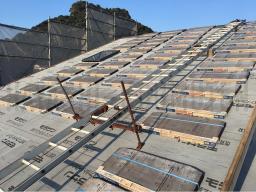 屋根は、コロニアルという屋根材です---- COPYRIGHT©2019 霧島市 TDホーム霧島（有）林工務店 ----