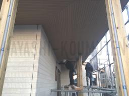 破風や軒裏の施工が行われました。木目調の軒天ボードが施工されました。---- COPYRIGHT©2019 霧島市 TDホーム霧島（有）林工務店 ----